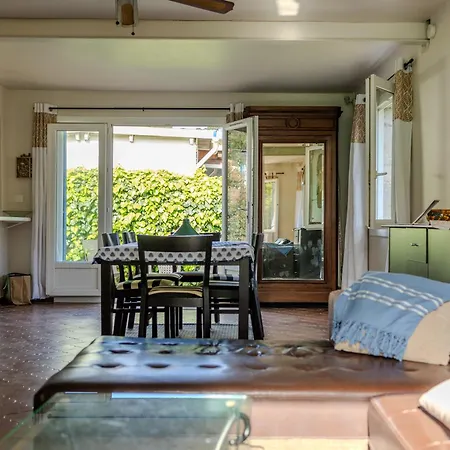 Hébergement de vacances Atypique, Cabanon Bord De *