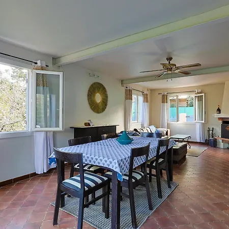 Atypique, Cabanon Bord De