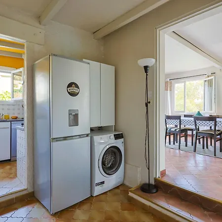 Atypique, Cabanon Bord De Hébergement de vacances *