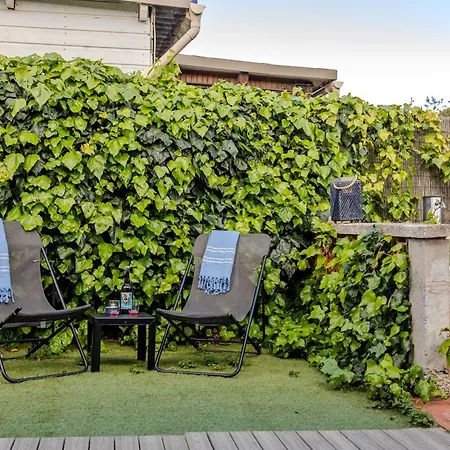 Atypique, Cabanon Bord De Hébergement de vacances Hyères