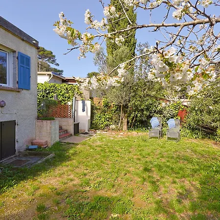 Atypique, Cabanon Bord De *