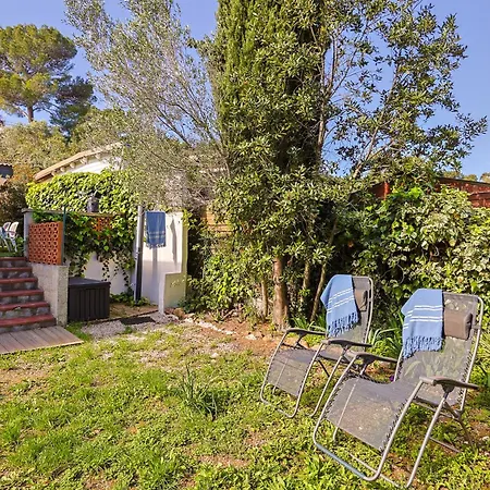 Atypique, Cabanon Bord De Hébergement de vacances *