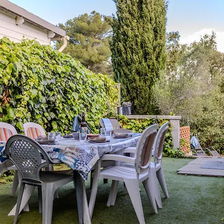 Atypique, Cabanon Bord De