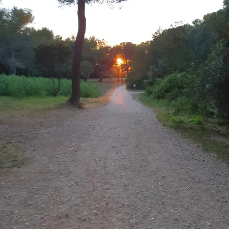 Atypique, Cabanon Bord De Hébergement de vacances *