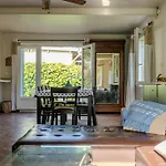 Ferienhaus Atypique, Cabanon Bord De *
