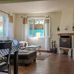 Ferienhaus Atypique, Cabanon Bord De *