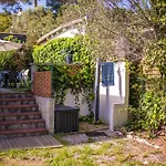 Atypique, Cabanon Bord De Hyères