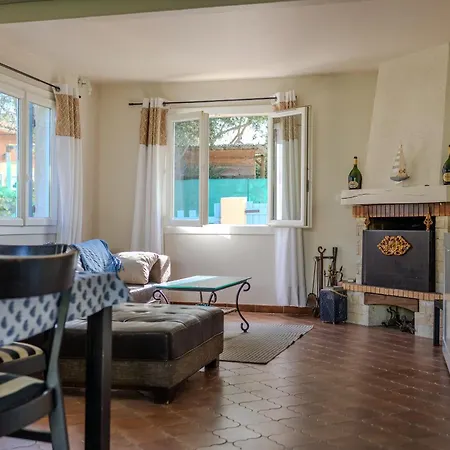 Ferienhaus Atypique, Cabanon Bord De *