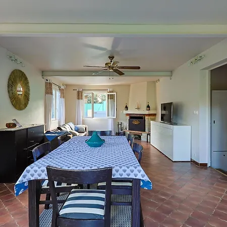 Ferienhaus Atypique, Cabanon Bord De Hyères