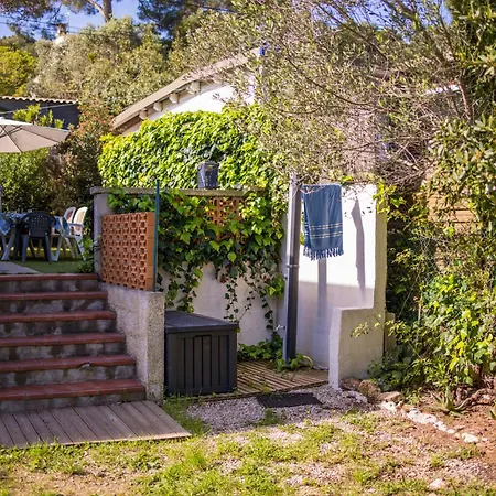 Atypique, Cabanon Bord De Hyères