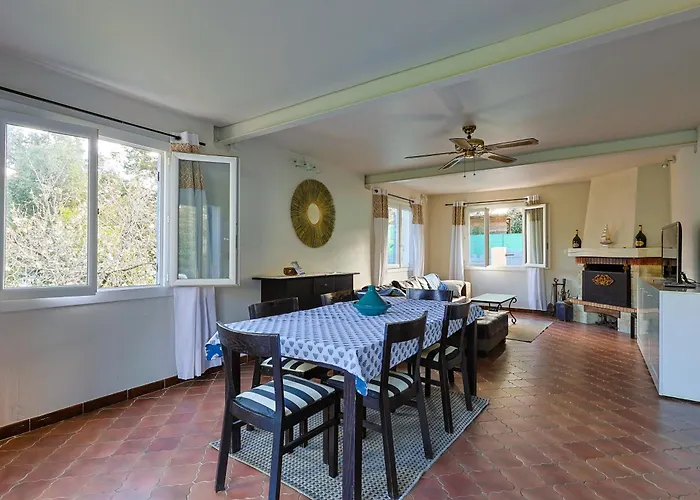 Atypique, Cabanon Bord De