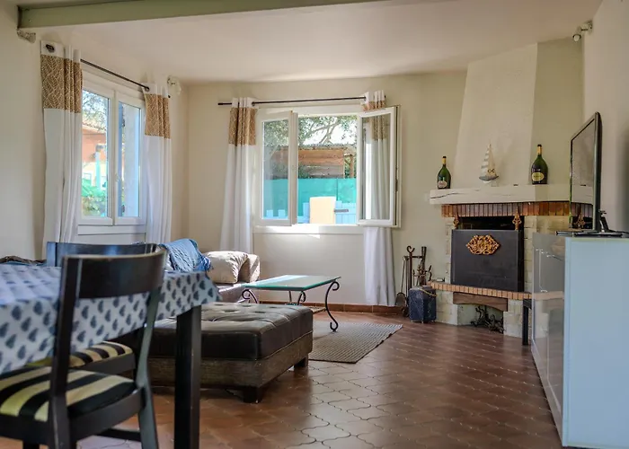 Nyaraló Atypique, Cabanon Bord De *