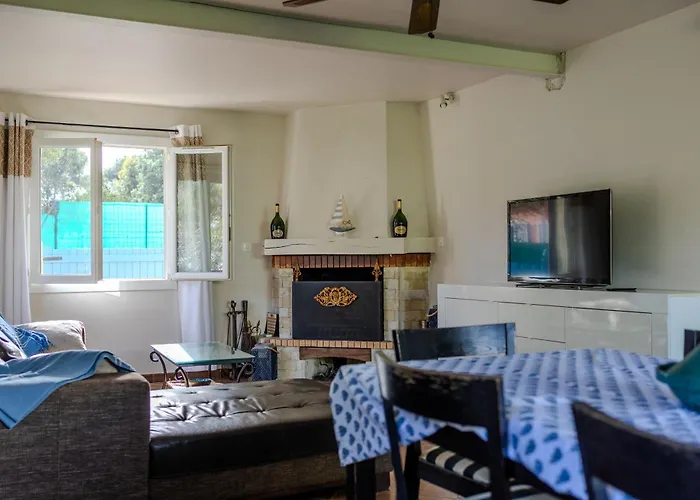 Atypique, Cabanon Bord De Hébergement de vacances *