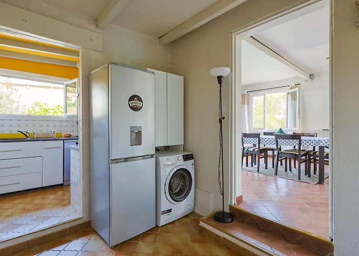 Atypique, Cabanon Bord De Hébergement de vacances *