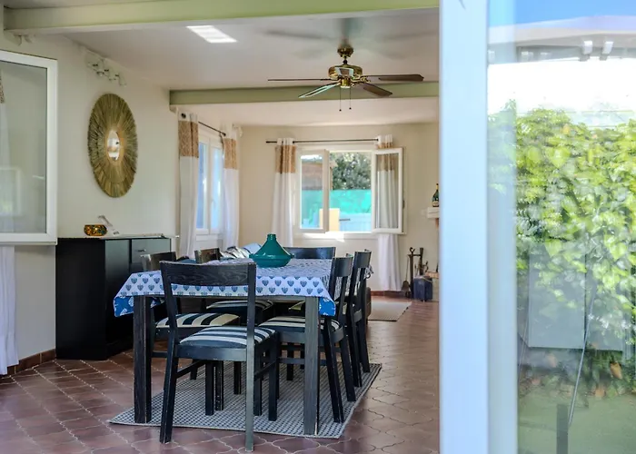 Atypique, Cabanon Bord De *