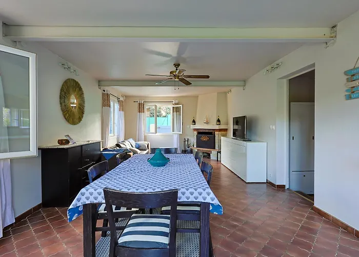 Nyaraló Atypique, Cabanon Bord De Hyères