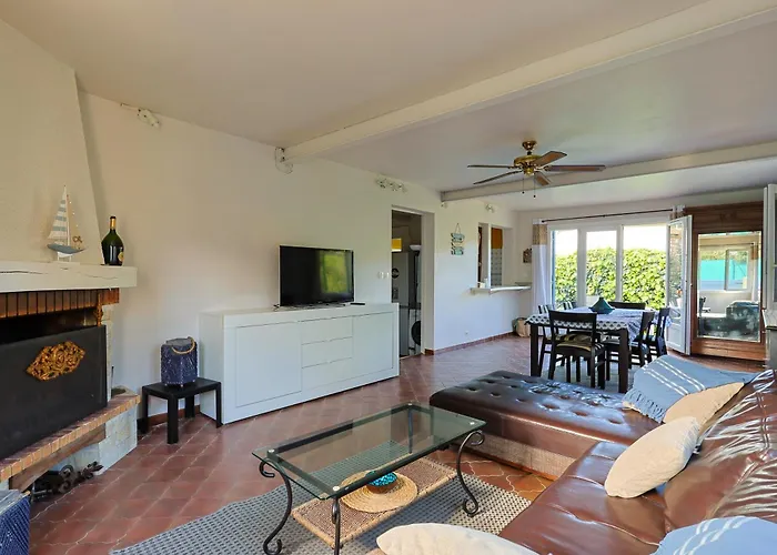 Atypique, Cabanon Bord De Nyaraló Hyères