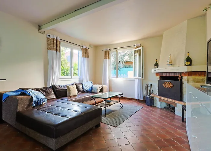 Atypique, Cabanon Bord De Hébergement de vacances