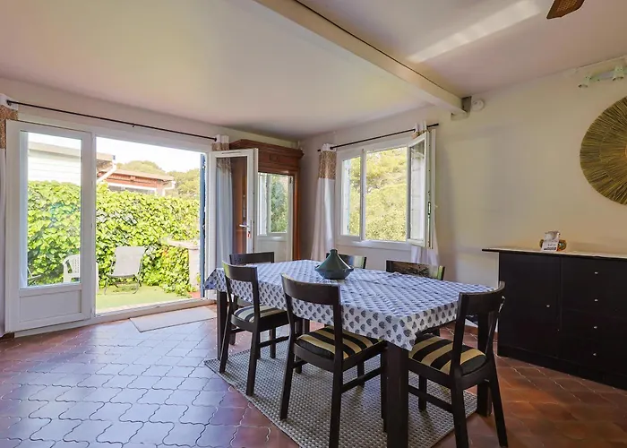 Hébergement de vacances Atypique, Cabanon Bord De *