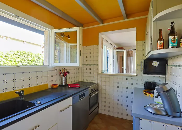 Atypique, Cabanon Bord De Hébergement de vacances