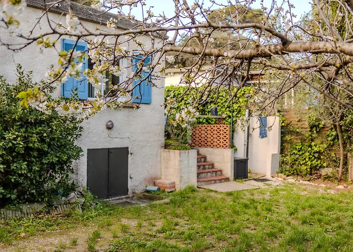 Atypique, Cabanon Bord De Hébergement de vacances *