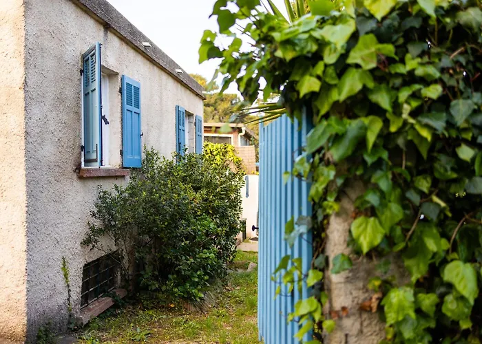 Atypique, Cabanon Bord De Hébergement de vacances Hyères