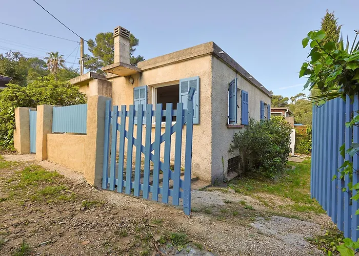 Atypique, Cabanon Bord De Hyères