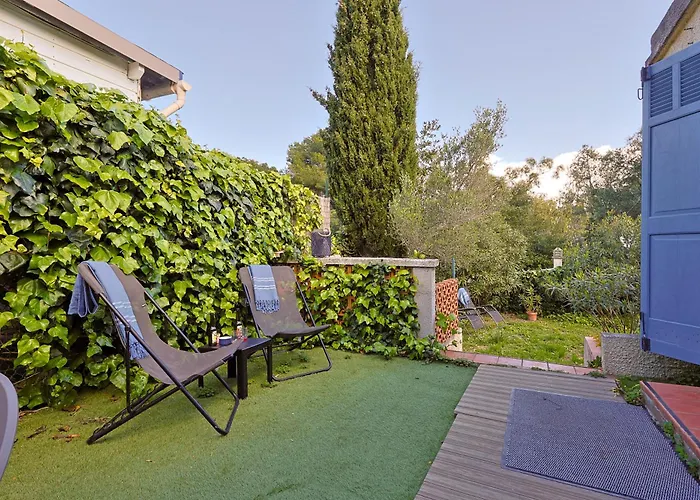 Atypique, Cabanon Bord De Nyaraló