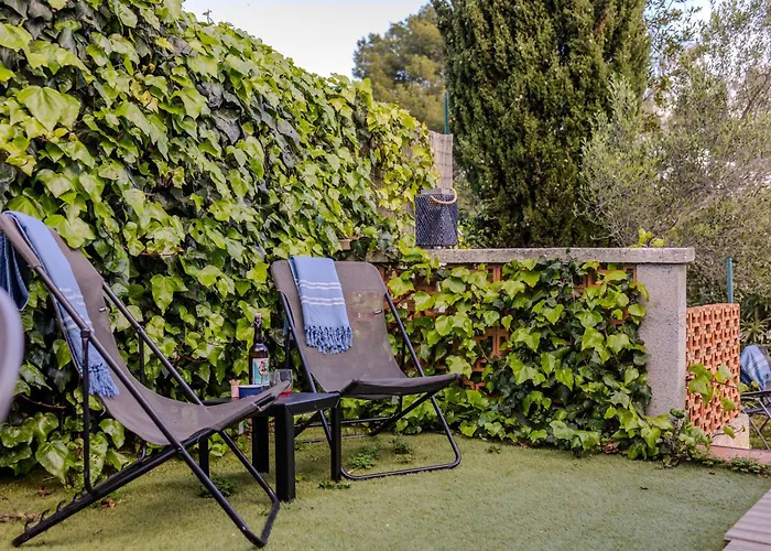 Atypique, Cabanon Bord De Nyaraló