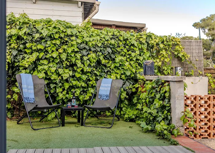 Atypique, Cabanon Bord De Hébergement de vacances Hyères