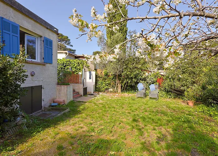 Atypique, Cabanon Bord De *