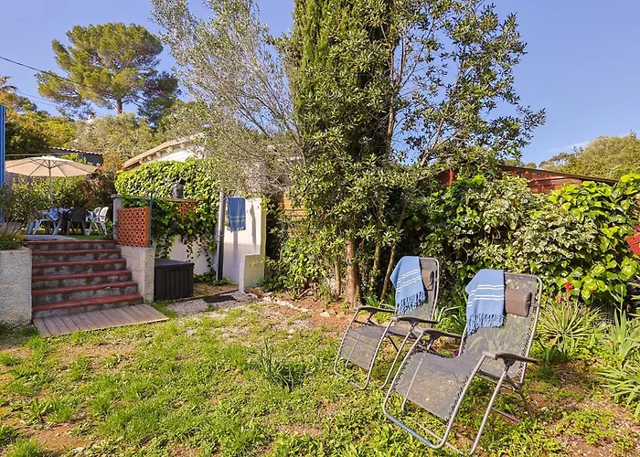 Atypique, Cabanon Bord De Hébergement de vacances *