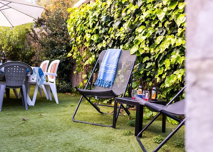 Atypique, Cabanon Bord De *