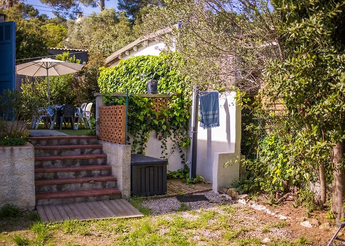 Atypique, Cabanon Bord De Hyères